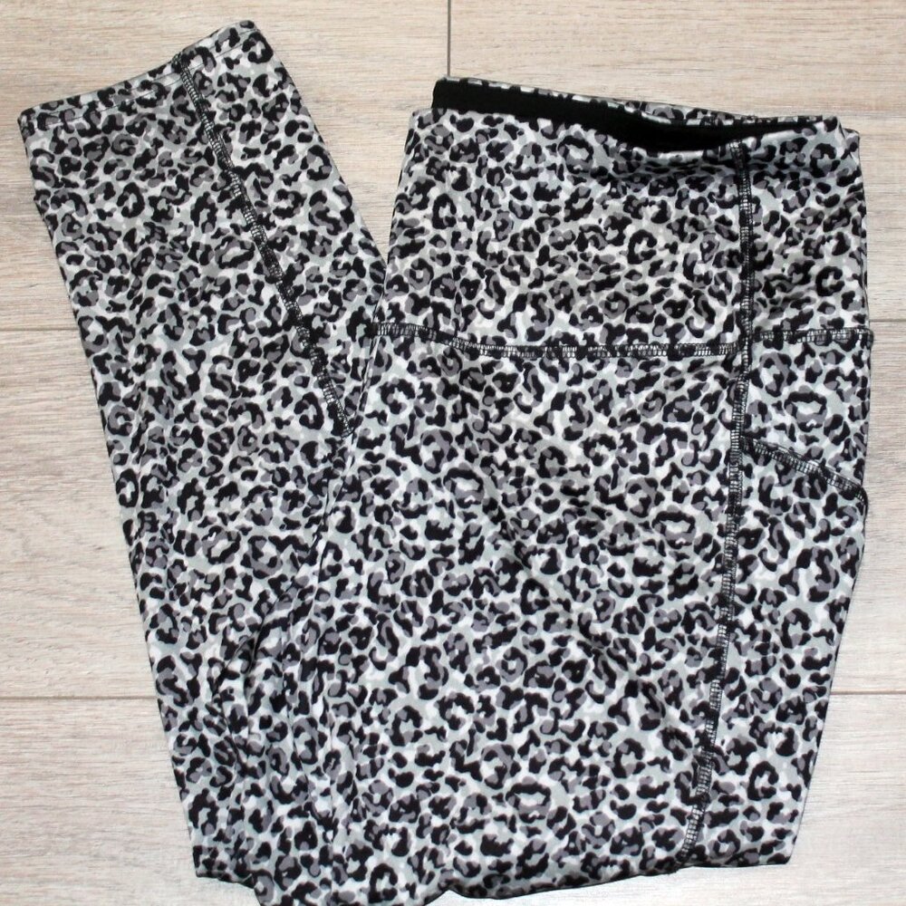 CHICO’s Zenergy So Slimming Pocket Leggings in Cheeta Print, Size 3